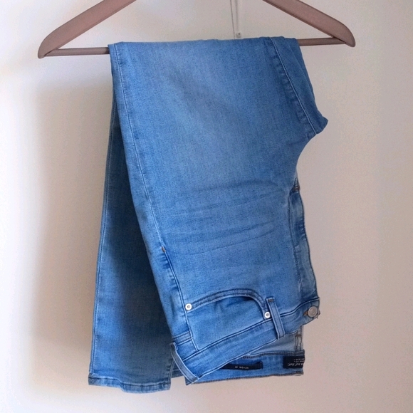 Banana Republic Devon Jeans - Picture 1 of 4